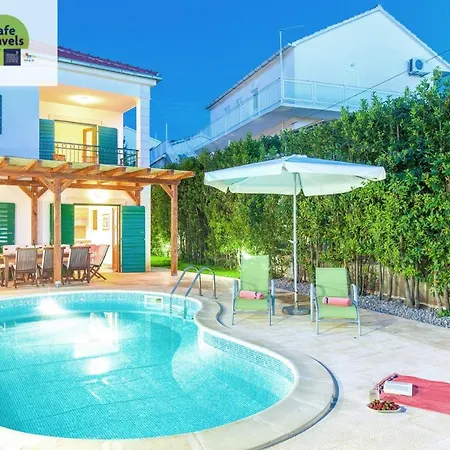 Villa Mare, 80 m from sea Semesterbostad Hvar Town