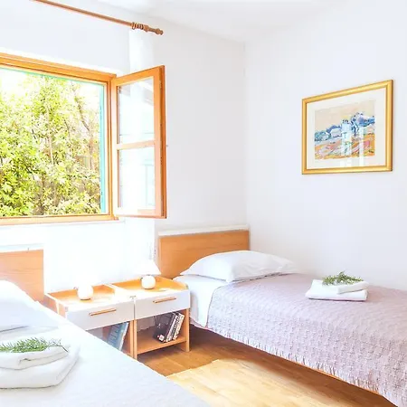 Villa Mare, 80 M From Sea Hvar Town